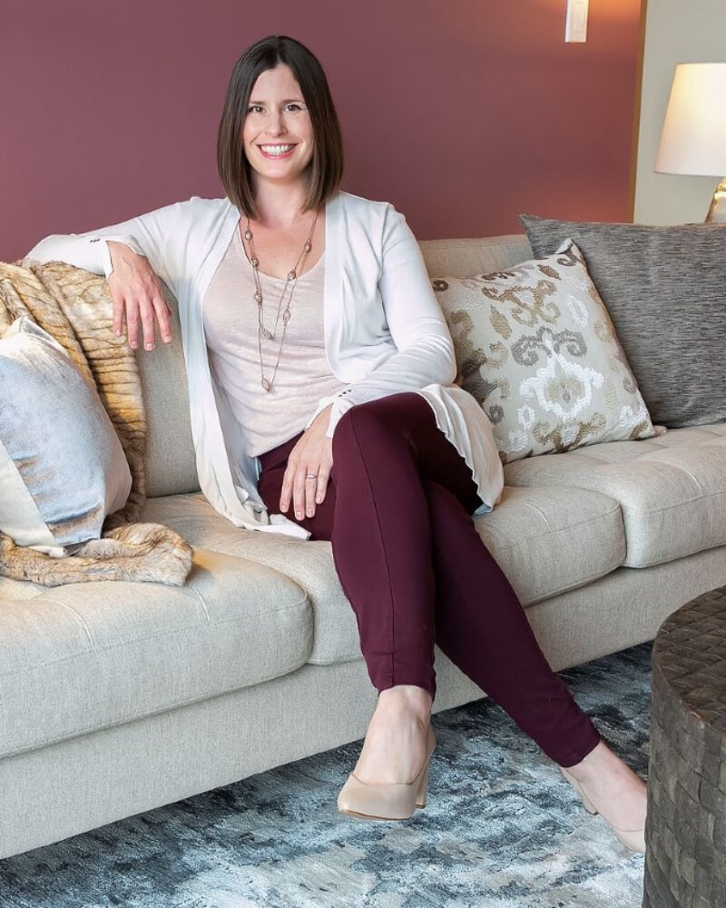 a professional photo of Amanda Wright